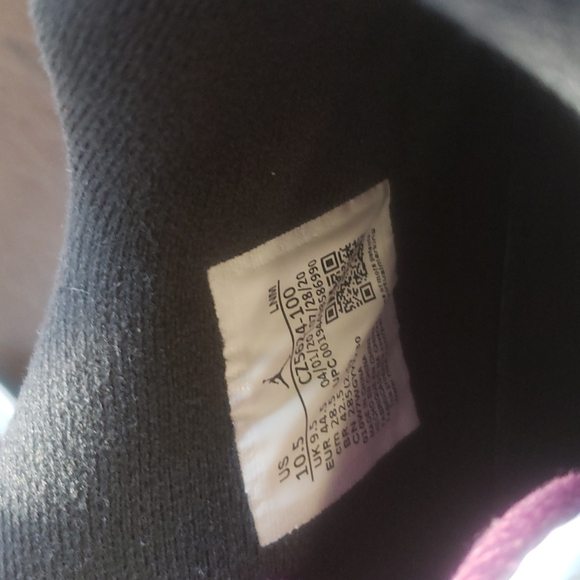 USED 10 1/2 AIR JORDAN 4 RETRO WHITE AND BURGUNDY. No Box - Picture 5 of 7